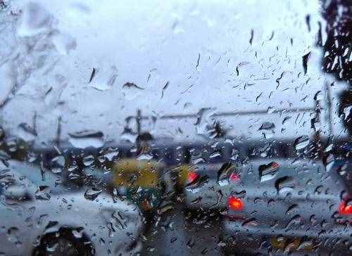 雨夜聽雨唯美句子，深夜下雨睡不著的說說