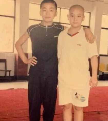 “笑林小子”釋小龍隕落史，以及他的眾多女友們