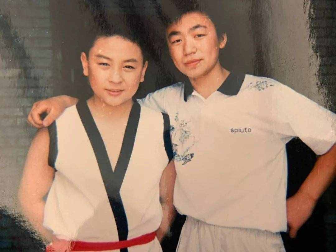 “笑林小子”釋小龍隕落史，以及他的眾多女友們