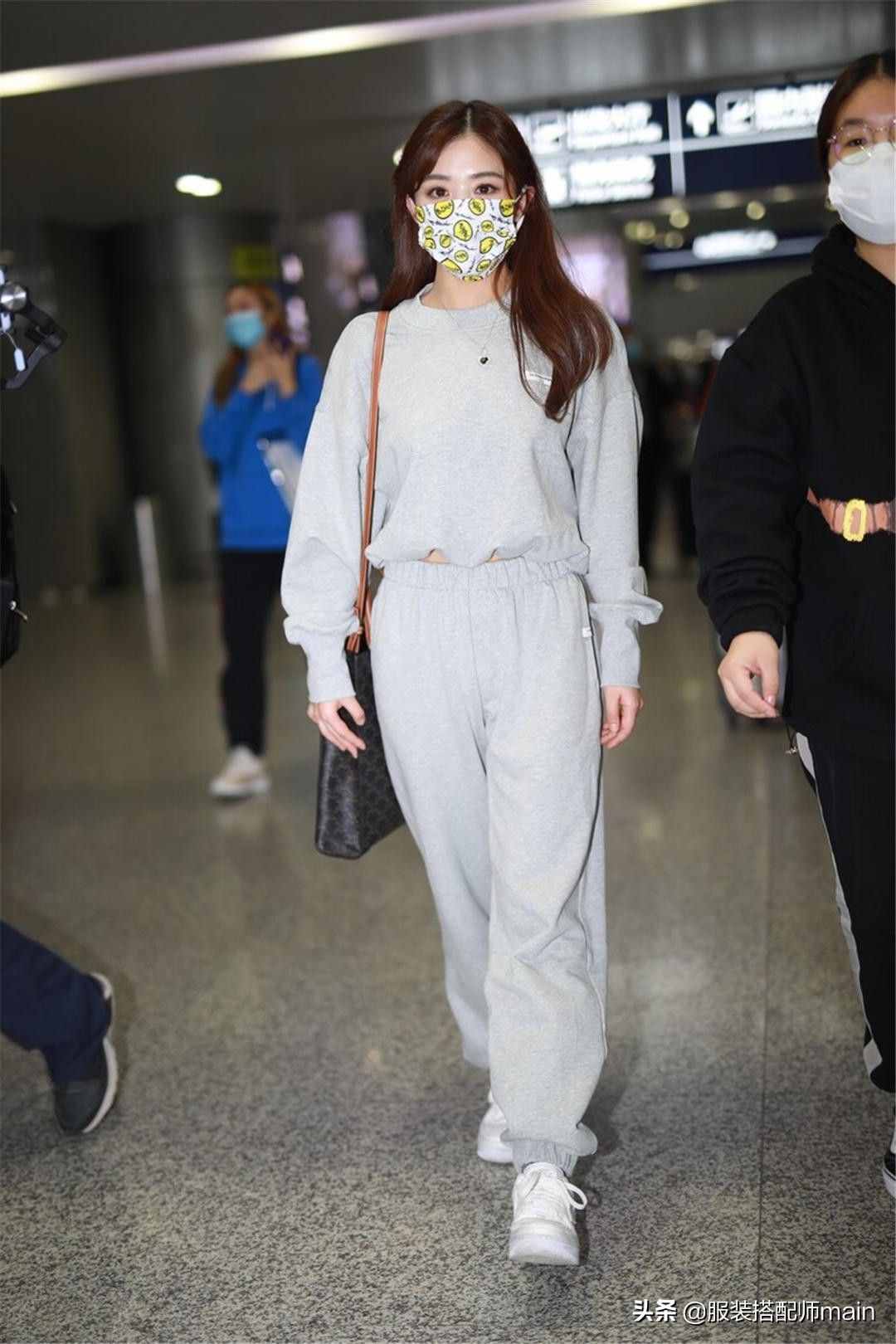 溜肩女孩不要慌，學(xué)會(huì)這4個(gè)穿衣技巧，氣質(zhì)拿捏得死死的
