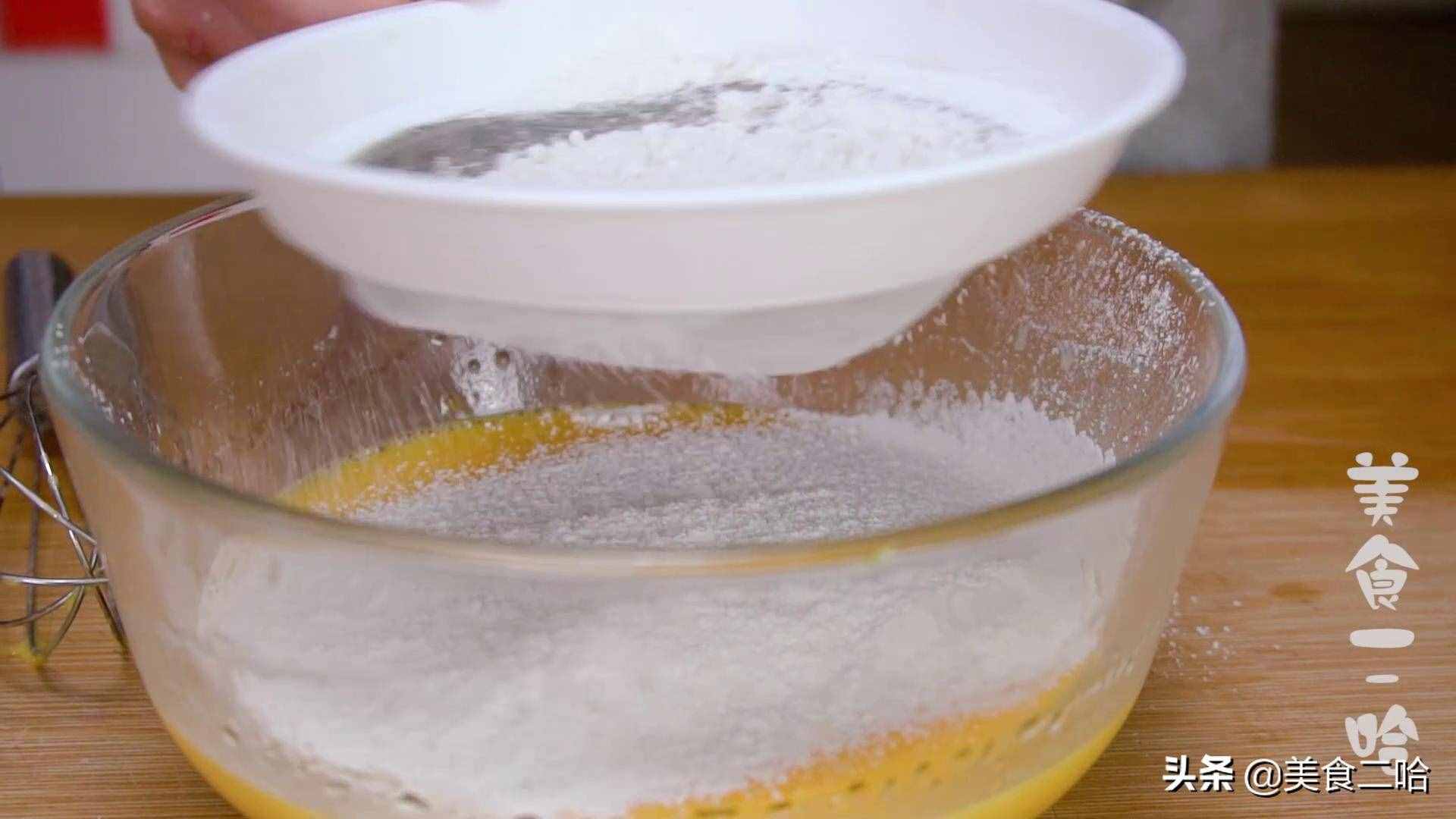 電飯煲蛋糕詳細(xì)教程，不塌陷不回縮，入口即化，真是太好吃啦