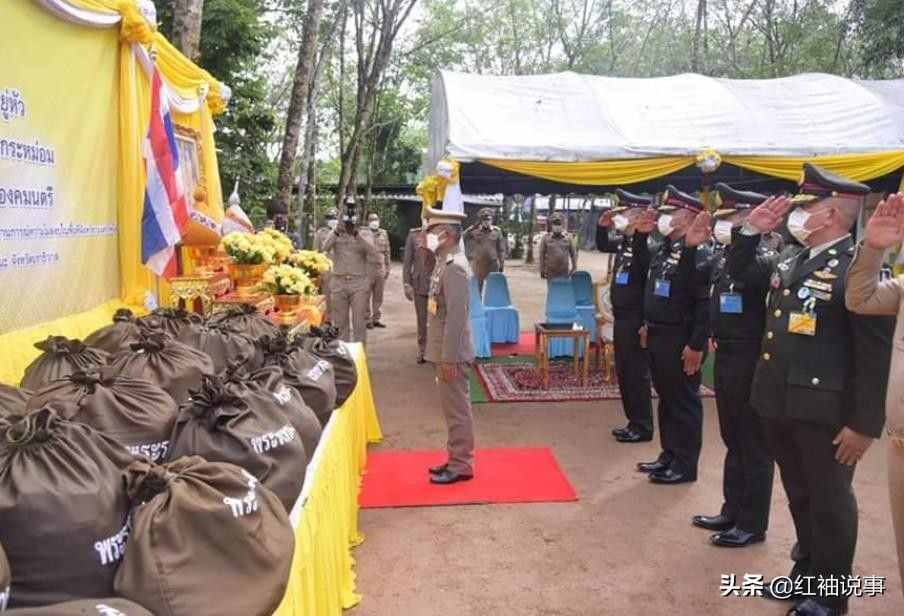43歲蘇提達(dá)暫停宮斗，心系蒼生投身公益，比詩妮娜格局大多了