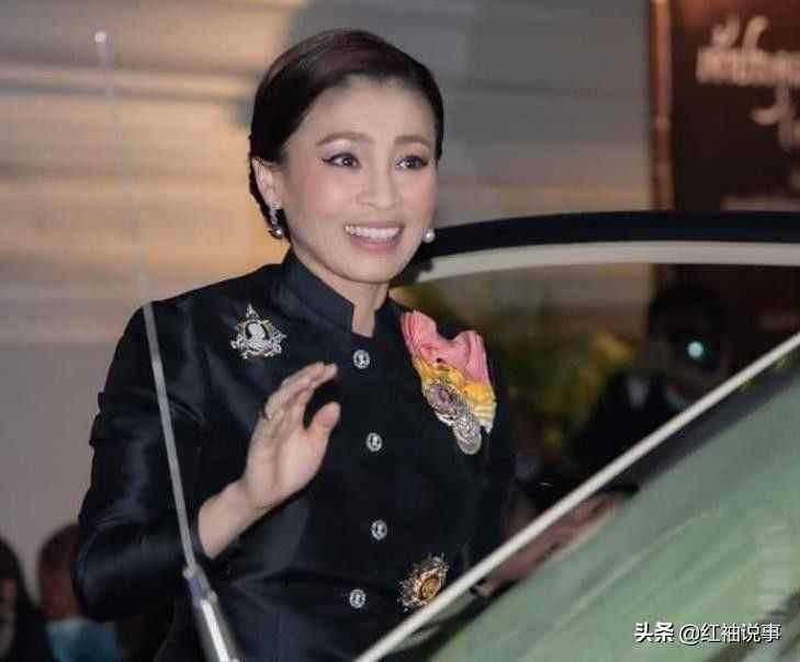 43歲蘇提達(dá)暫停宮斗，心系蒼生投身公益，比詩妮娜格局大多了
