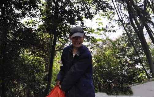 “不生娃，老了就去養(yǎng)老院”，沒子女的老人，養(yǎng)老院根本不愿意收