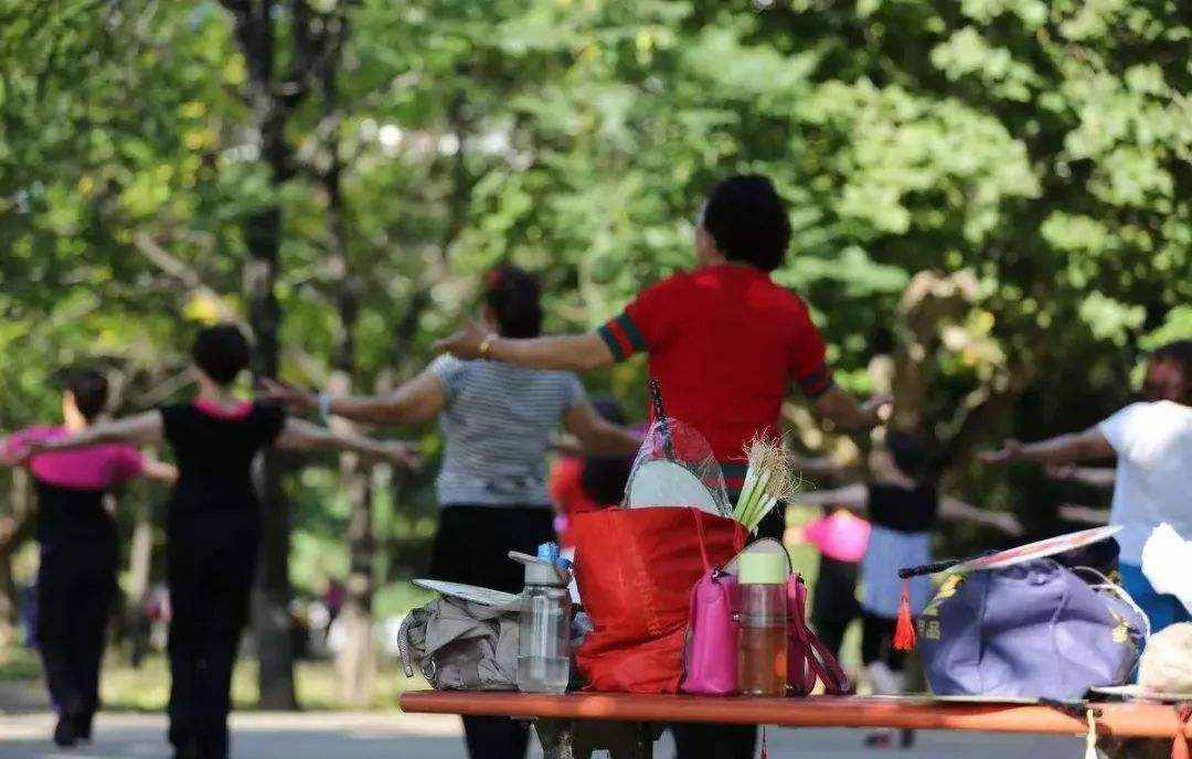 “不生娃，老了就去養(yǎng)老院”，沒子女的老人，養(yǎng)老院根本不愿意收