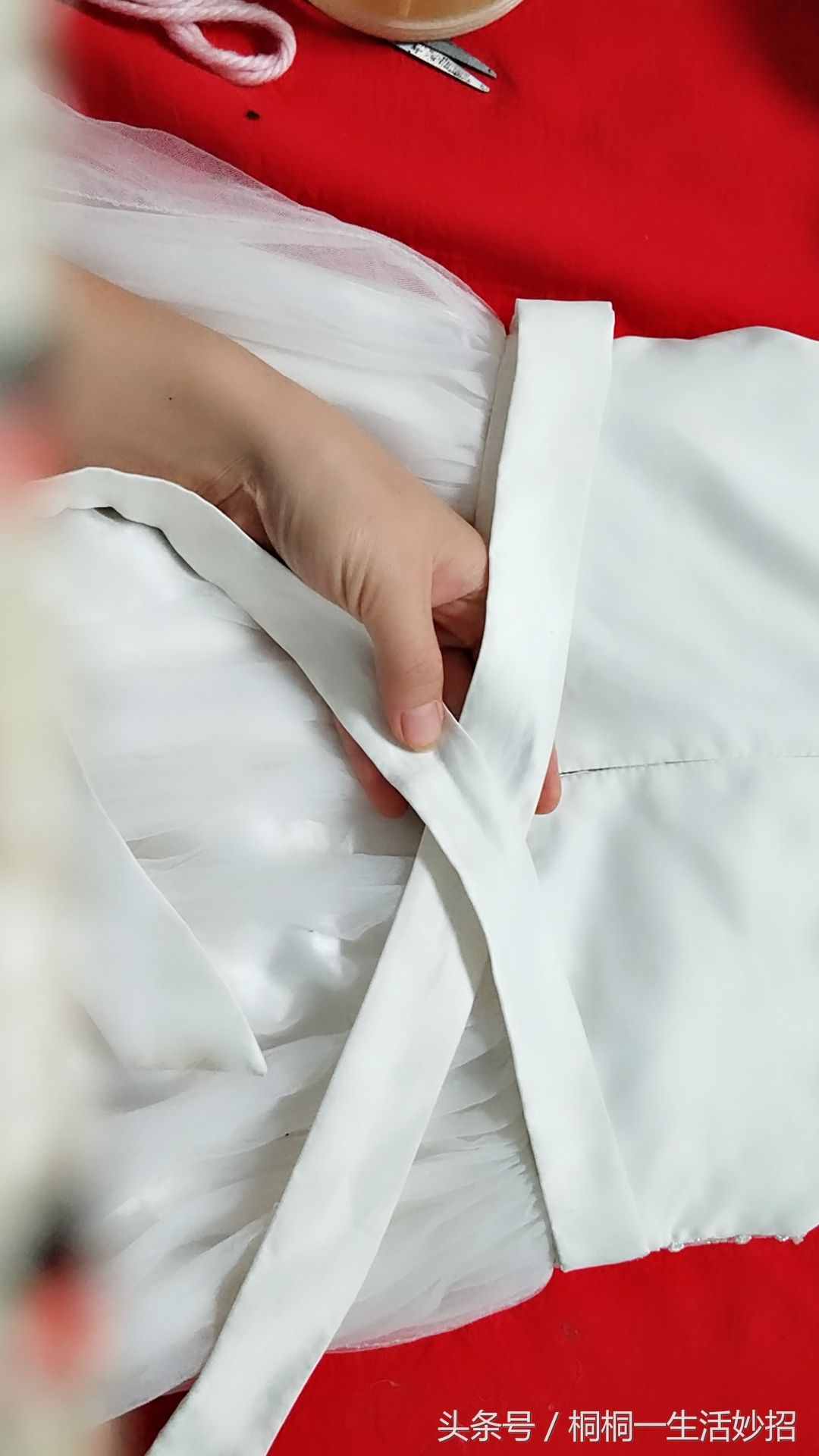 腰部蝴蝶結(jié)這樣系，好看板正不易散哦