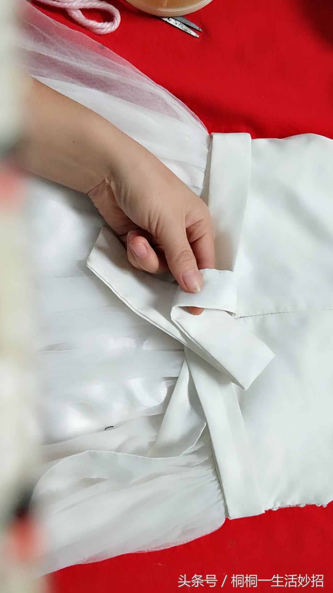 腰部蝴蝶結(jié)這樣系，好看板正不易散哦