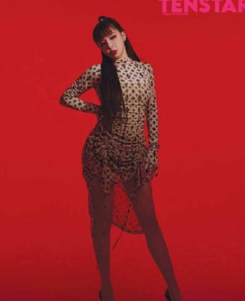 女歌手樸春近照曝光，減肥11公斤后超性感，緊身裙秀身材長腿搶鏡