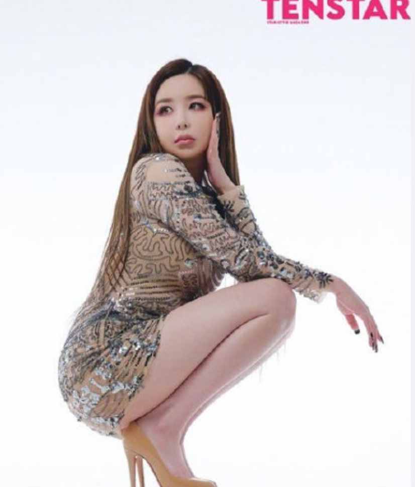 女歌手樸春近照曝光，減肥11公斤后超性感，緊身裙秀身材長腿搶鏡