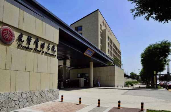 湖南狀元高考16歲考入北大，大三退學(xué)復(fù)讀考清華，卻被稱985廢物