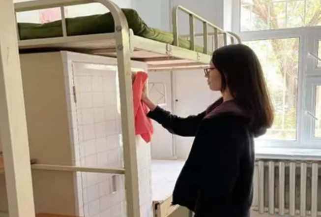 湖南狀元高考16歲考入北大，大三退學(xué)復(fù)讀考清華，卻被稱985廢物