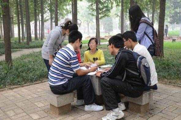 湖南狀元高考16歲考入北大，大三退學(xué)復(fù)讀考清華，卻被稱985廢物