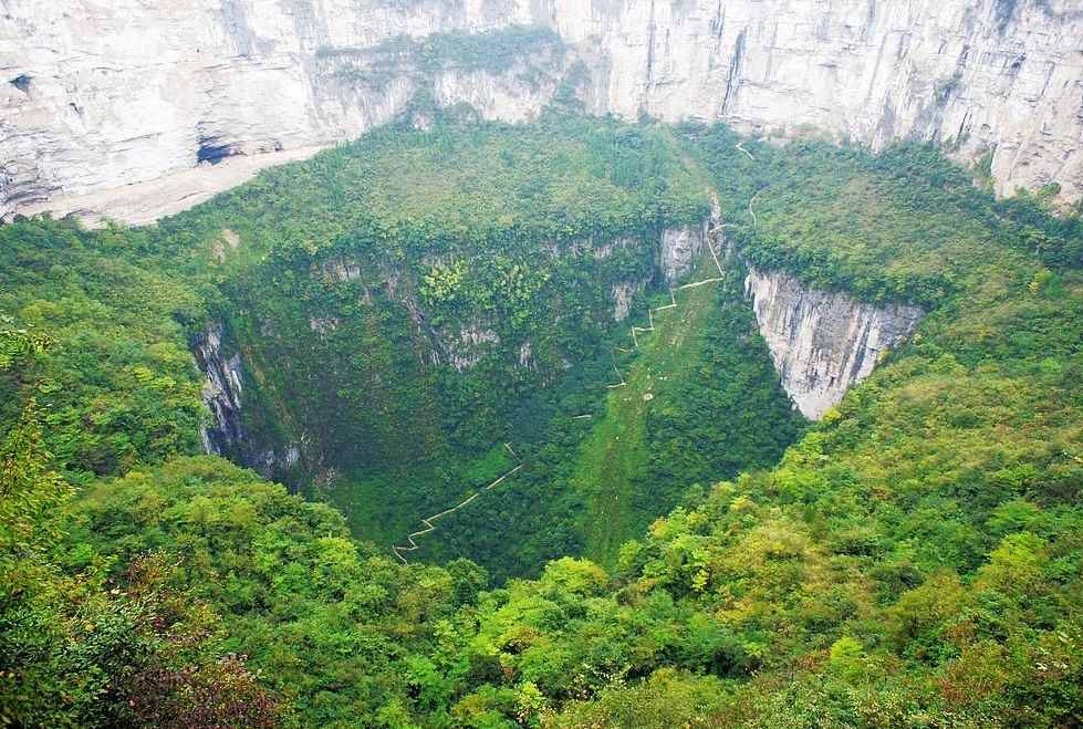 喀斯特地貌：從石林、溶洞、暗河到天坑，流水溶蝕地貌的典型代表