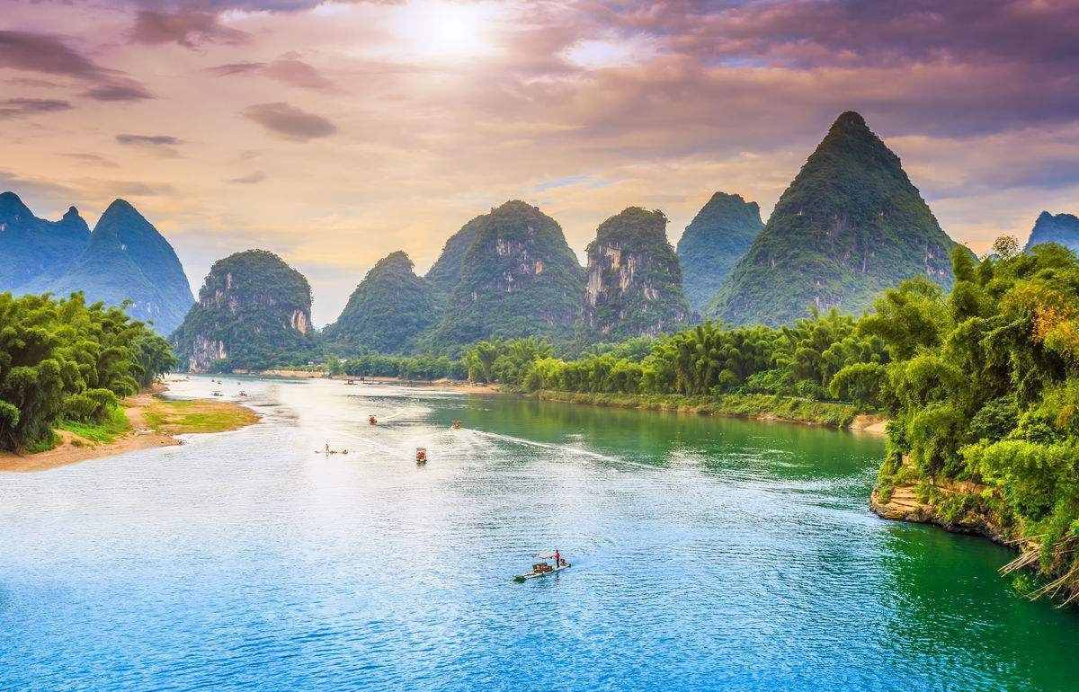 喀斯特地貌：從石林、溶洞、暗河到天坑，流水溶蝕地貌的典型代表