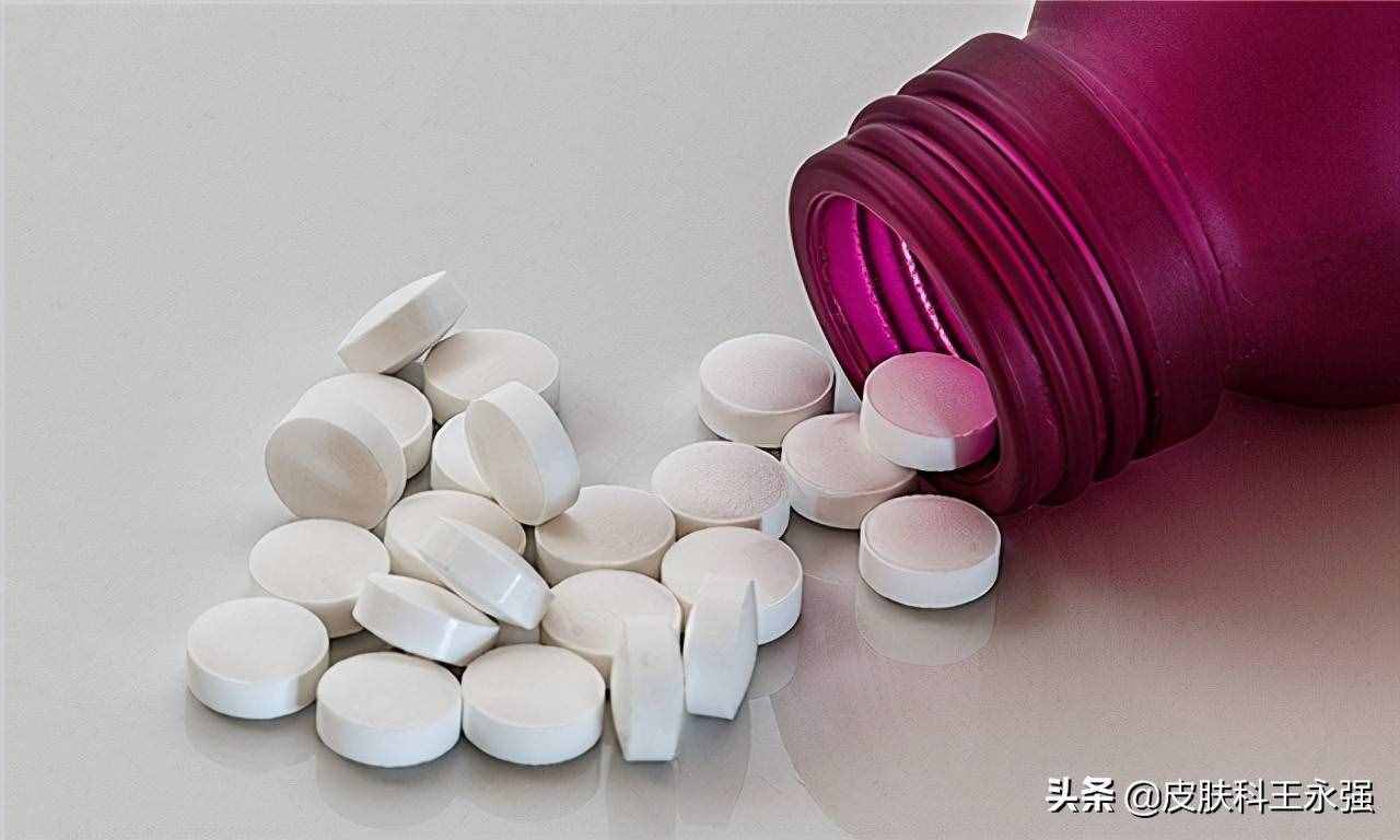 艾滋病患者，前期會(huì)有哪些表現(xiàn)？怎樣正確的預(yù)防，醫(yī)生一步步教你