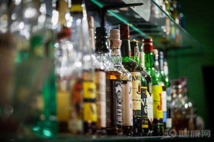 有沒有快速解酒的方法？向你坦白：果汁、蜂蜜通通沒用！