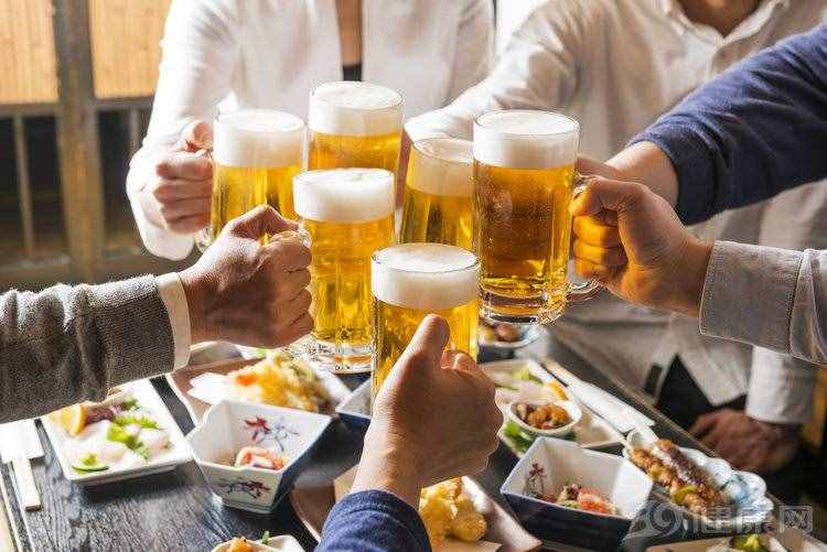 有沒有快速解酒的方法？向你坦白：果汁、蜂蜜通通沒用！