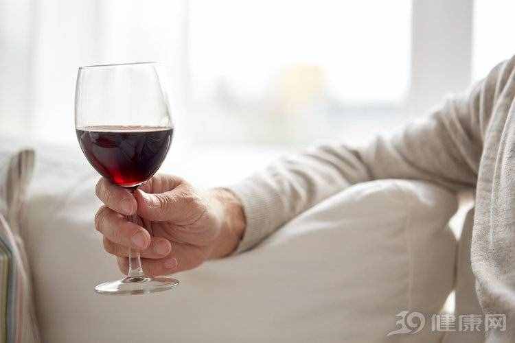 有沒有快速解酒的方法？向你坦白：果汁、蜂蜜通通沒用！