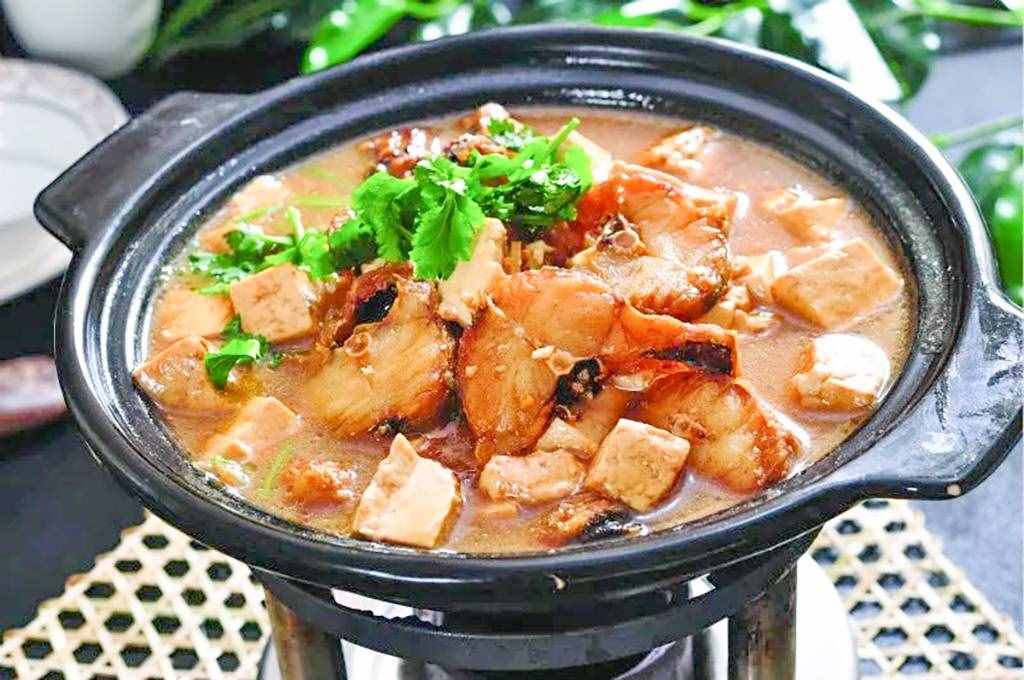 教你“鱈魚燉豆腐”家常做法，肉鮮嫩味不腥，比飯店做的還好吃