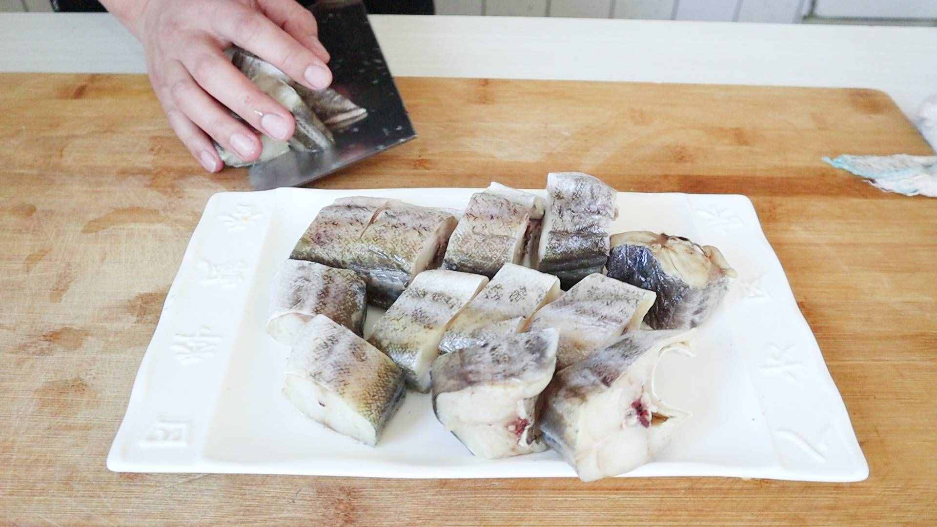 教你“鱈魚燉豆腐”家常做法，肉鮮嫩味不腥，比飯店做的還好吃