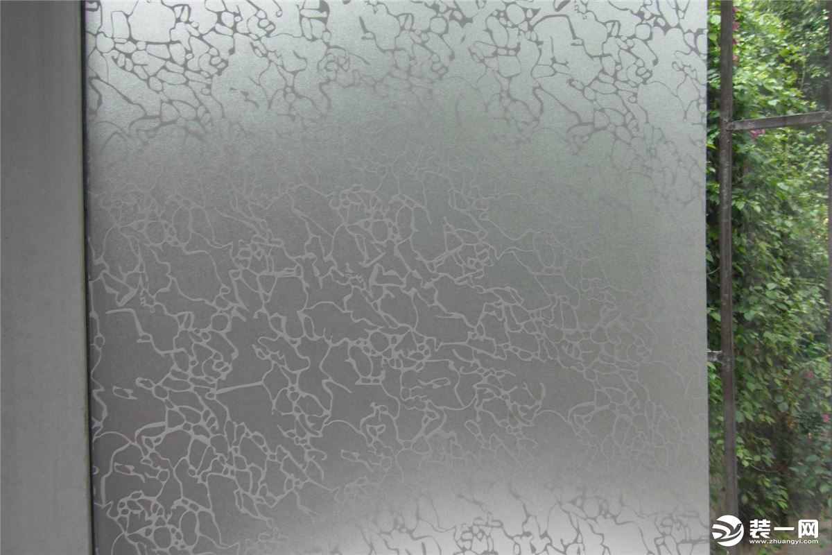 磨砂玻璃紙?jiān)趺促N？快看磨砂玻璃紙鋪貼步驟