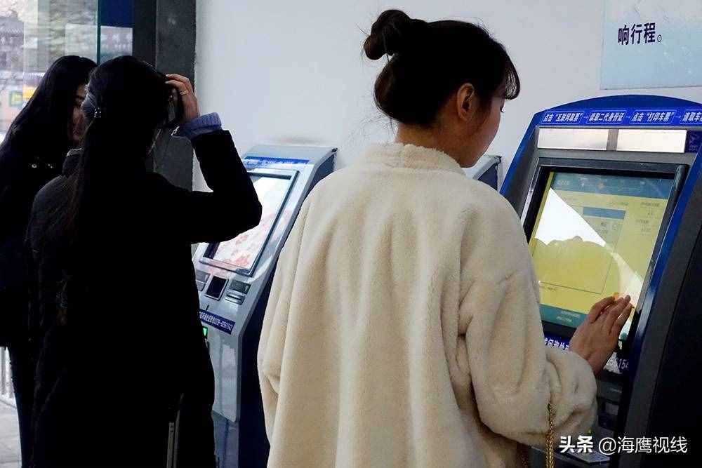 在火車站取網(wǎng)上訂的票，沒有想到這么簡單，三步就可以搞定
