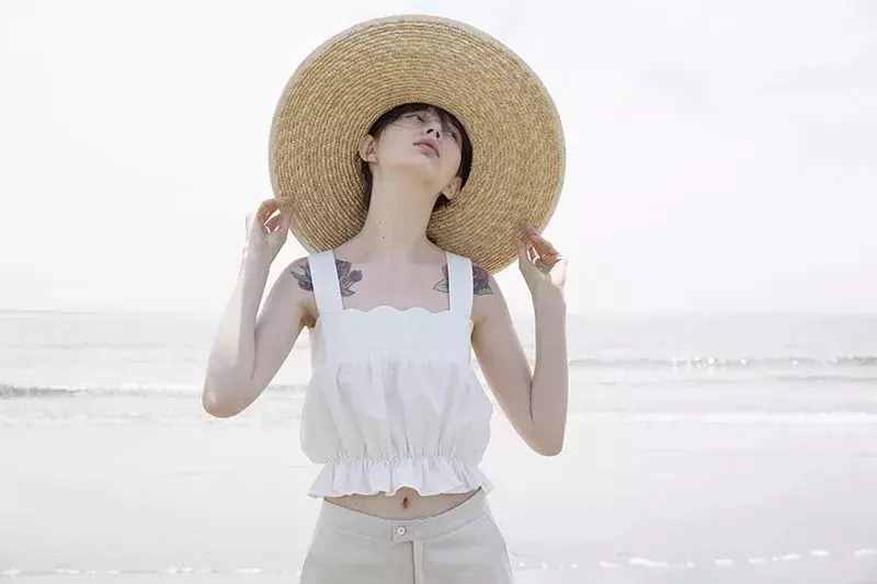 夏日寫真服飾大解析！這 11 件拍照必備單品你都有了嗎？