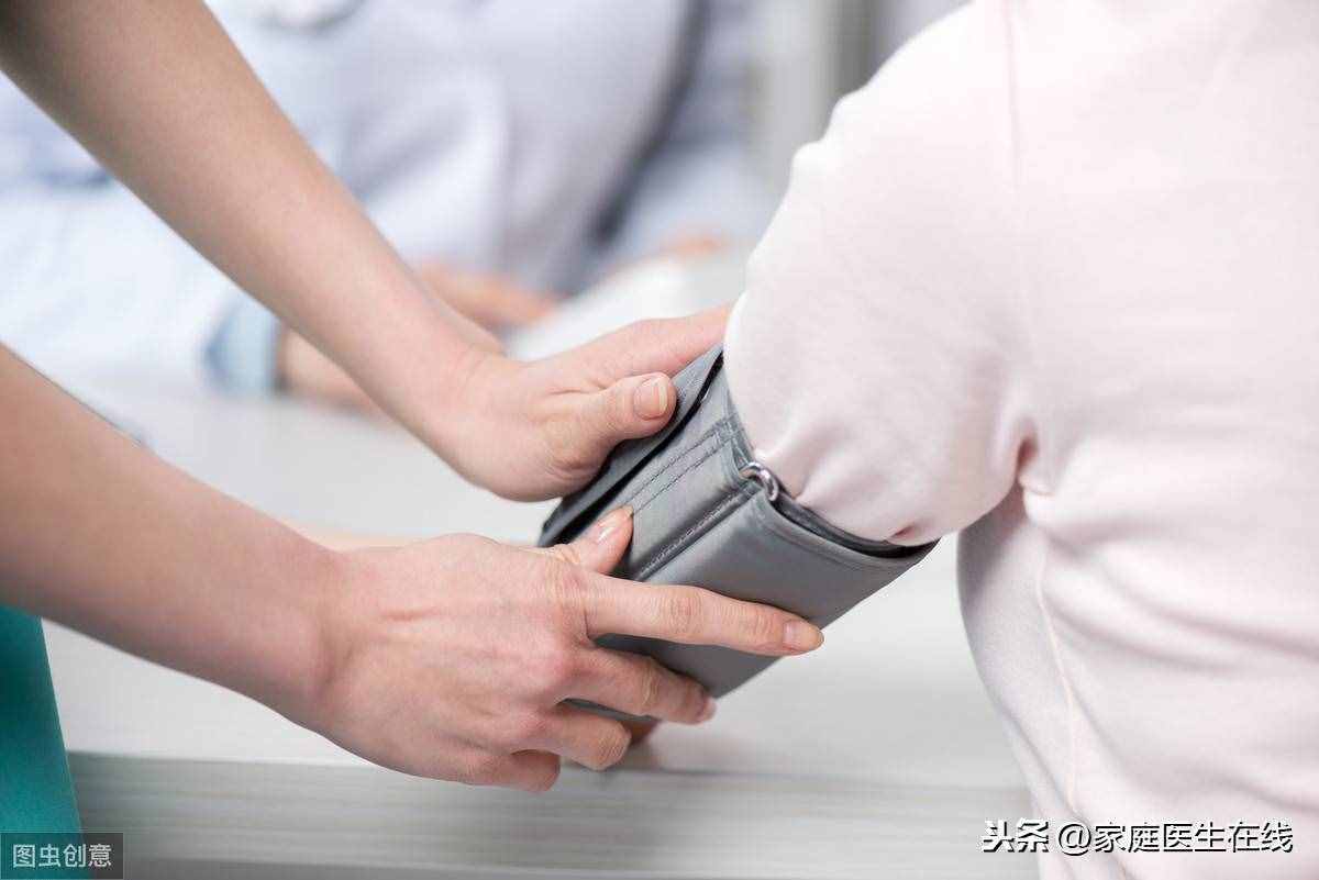 身體出現(xiàn)這4個(gè)癥狀，可能是因?yàn)槟I積水！最好檢查一下