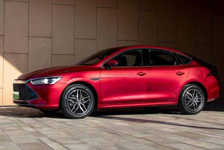 1-6月份國產(chǎn)轎車排名來了：新能源勢頭迅猛，帝豪讓出燃油車榜首