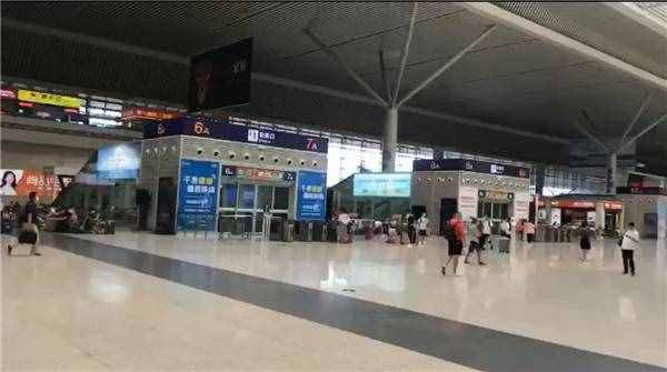 實(shí)探鄭州東站：核酸證明電子版紙質(zhì)版均可，有旅客未出結(jié)果來(lái)“碰運(yùn)氣”都被勸返