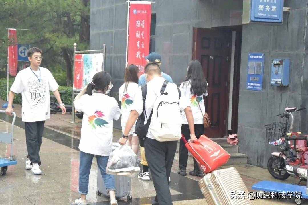 @新同學：迎新當天，ta的身影最特別