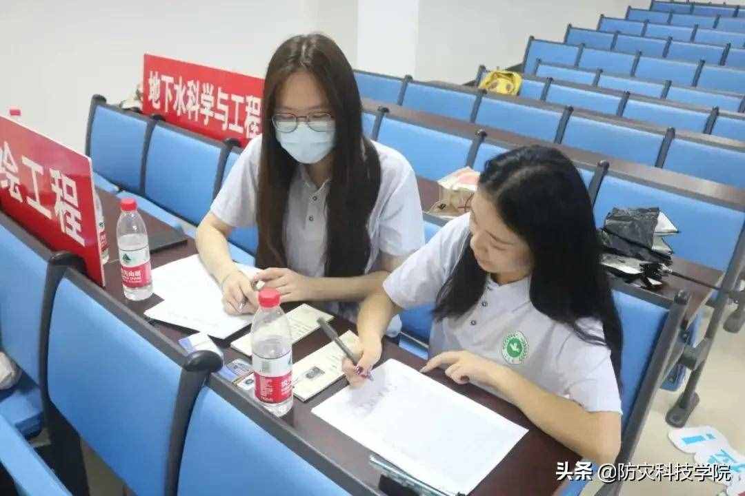 @新同學：迎新當天，ta的身影最特別
