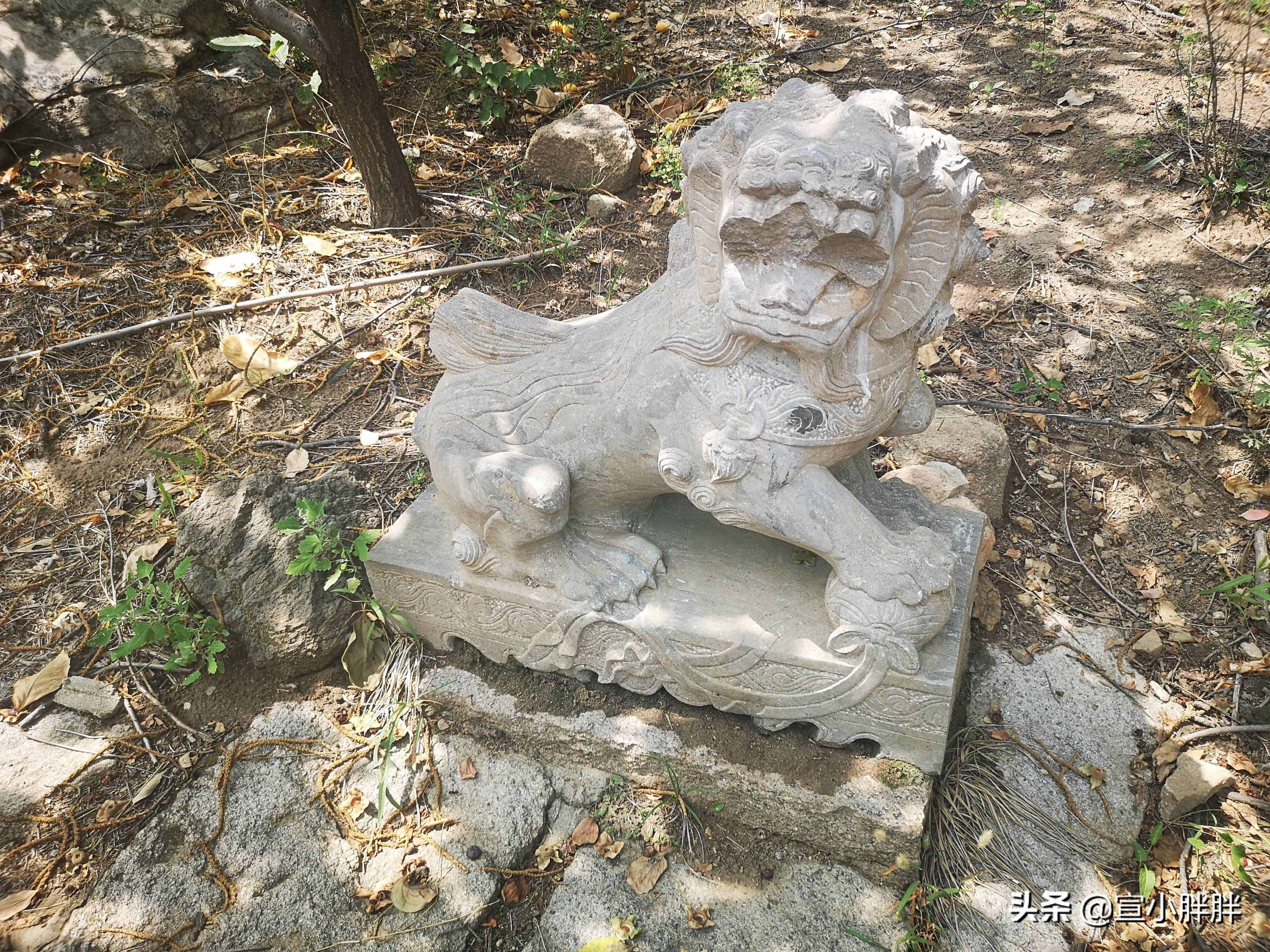 北京懷柔的鱗龍山自然風(fēng)景區(qū)，奇峰怪石，滿山果香