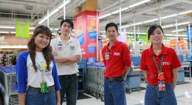 一個(gè)月收入2000多的超市營業(yè)員，為什么有那么多人干？