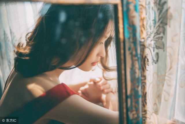 故事：她溫柔叫他，充滿愛意，他卻猛地抬手推開她
