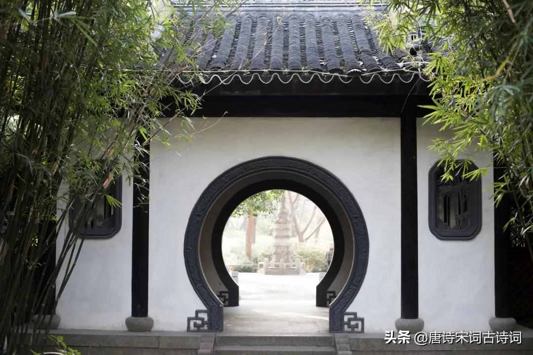 萬籟此俱寂，但余鐘磬音