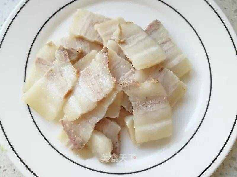 一把青蒜、一塊肉，這樣炒一盤，鮮香又爽口，家人都喊沒吃夠