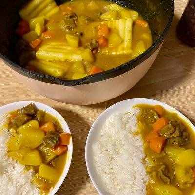 超簡(jiǎn)單又好味的偷懶必備土豆牛肉咖喱飯，看一眼就會(huì)