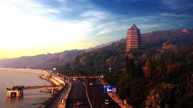 坐船夜游錢塘江，免費(fèi)機(jī)會(huì)等著你?。▋?nèi)附美圖）