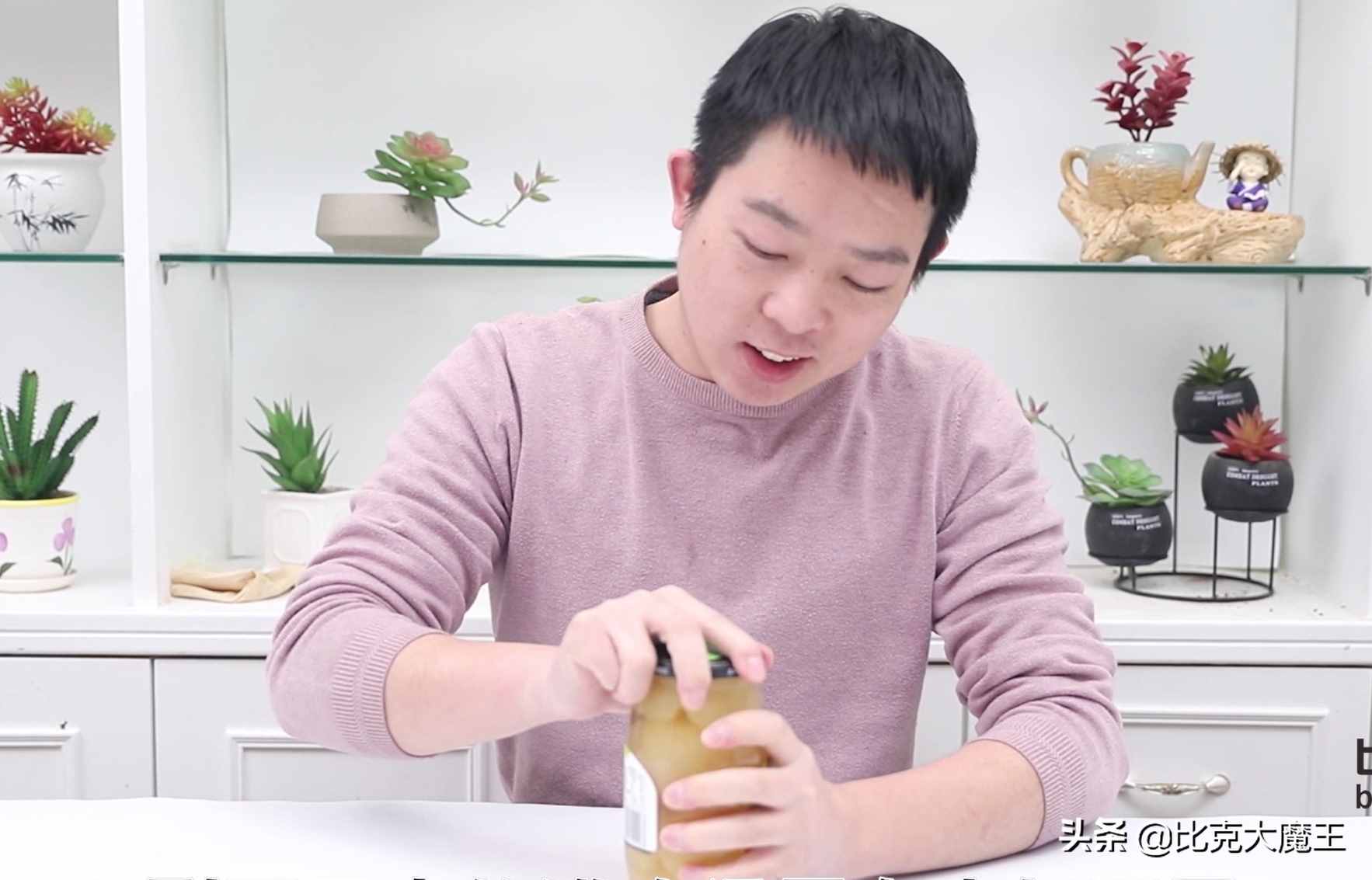 才發(fā)現(xiàn)罐頭上有“小機關(guān)”，輕輕松松就打開，再也不用蠻力開罐頭