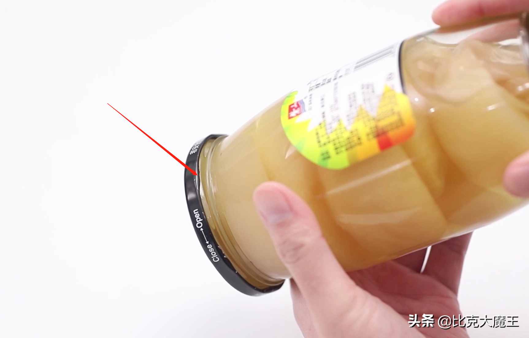 才發(fā)現(xiàn)罐頭上有“小機關(guān)”，輕輕松松就打開，再也不用蠻力開罐頭