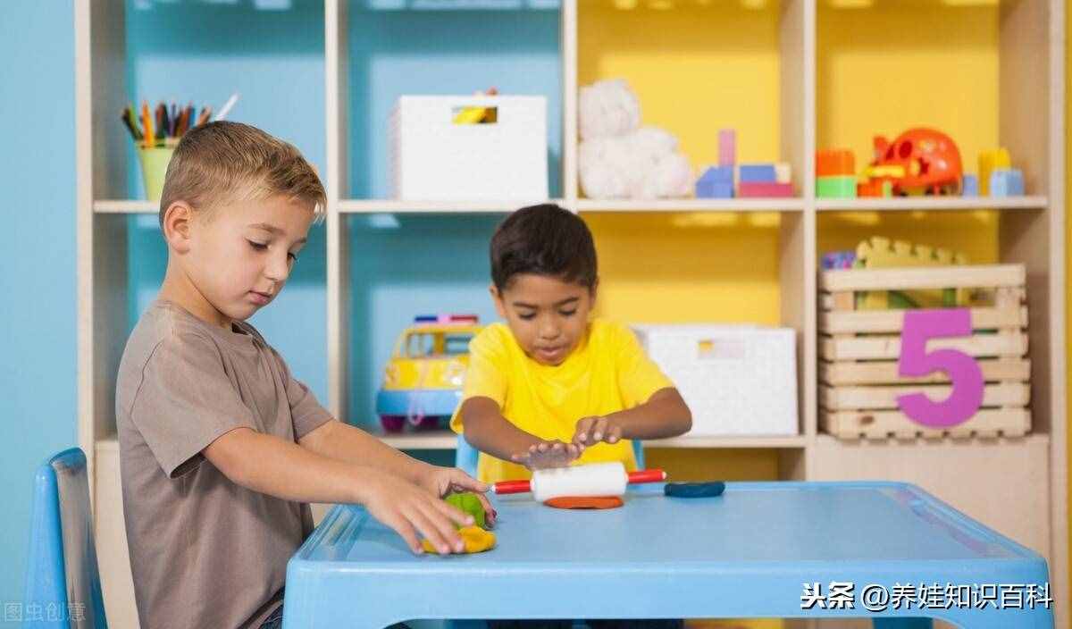 大班幼兒年齡特點表現(xiàn)在哪些方面？智力和動作兩個方面都很明顯