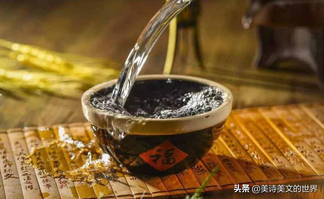 “酒逢知己千杯少，話不投機(jī)半句多”的后一句才是精華，很有道理