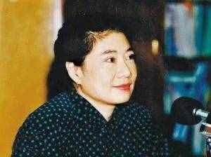 他是亦舒兒子，與媽媽失聯(lián)44年渴望母愛(ài)，看異父妹妹被寵成公主