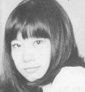 他是亦舒兒子，與媽媽失聯(lián)44年渴望母愛(ài)，看異父妹妹被寵成公主