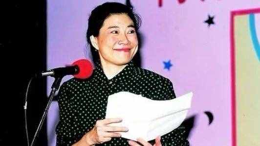 他是亦舒兒子，與媽媽失聯(lián)44年渴望母愛(ài)，看異父妹妹被寵成公主