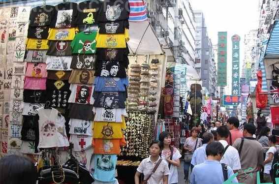 香港這條街“專供女人”，網(wǎng)友：這就是我們2元店水平