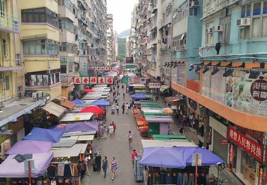香港這條街“專供女人”，網(wǎng)友：這就是我們2元店水平