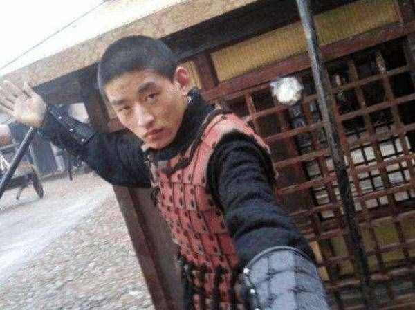 24歲被稱橫店“龍?zhí)淄酢保?年拍500部戲仍沒紅，現(xiàn)實(shí)真殘酷