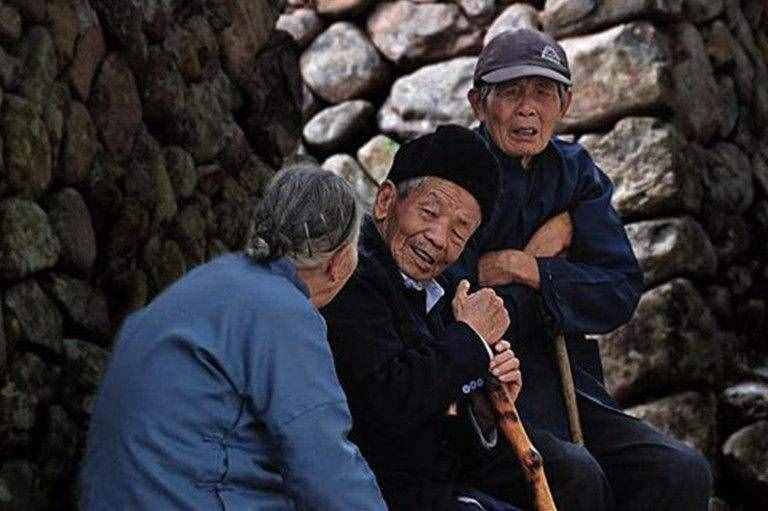 農(nóng)村俗語“狼走千里吃肉”，甚是經(jīng)典！下半句眾說紛紜，卻是精華